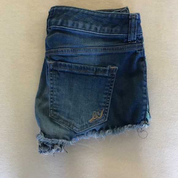 Express denim shorts - Picture 2 of 3